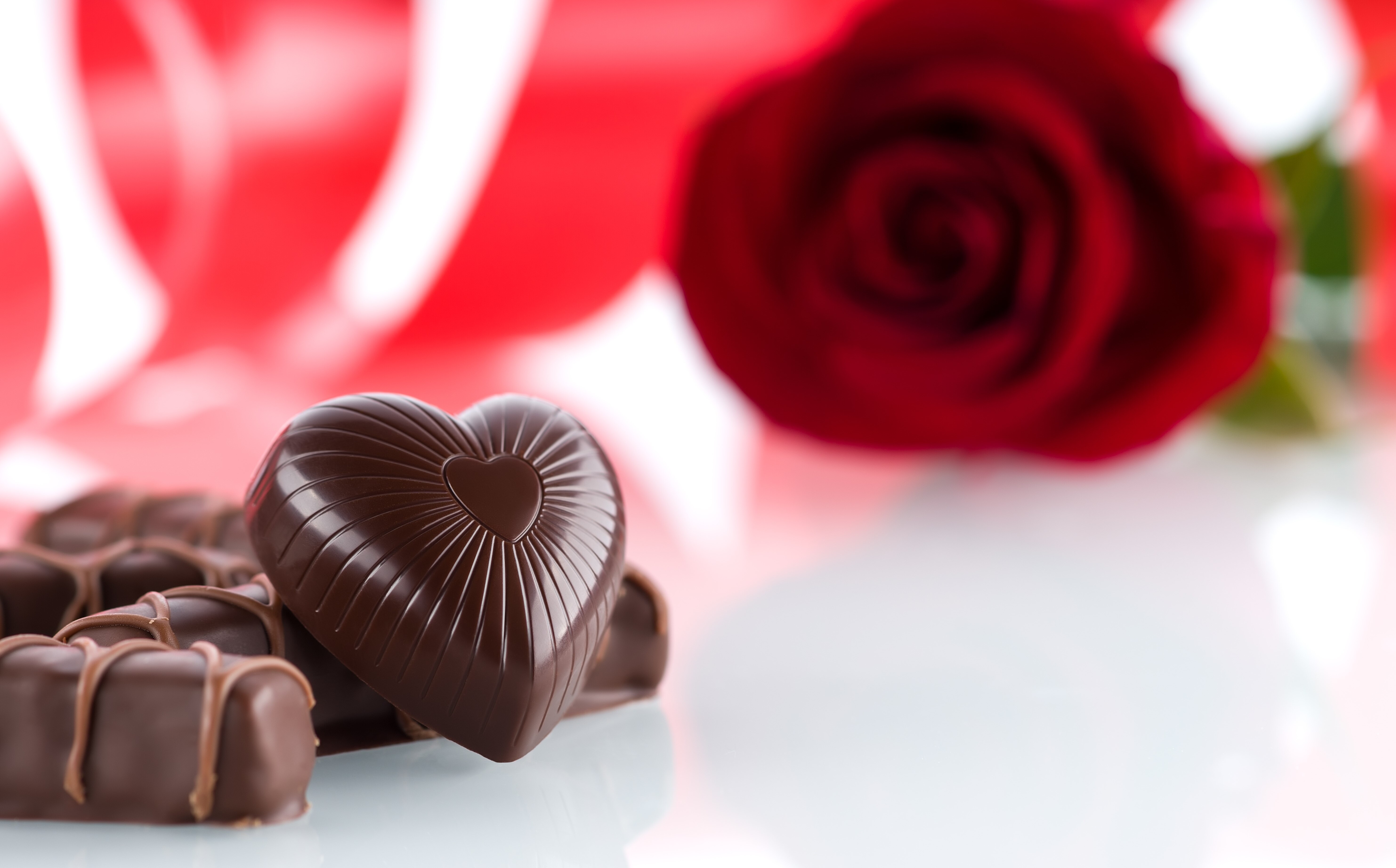 Special ganz im Zeichen der Rose und Schokolade. Die wohl schönsten Liebesbeweise.
